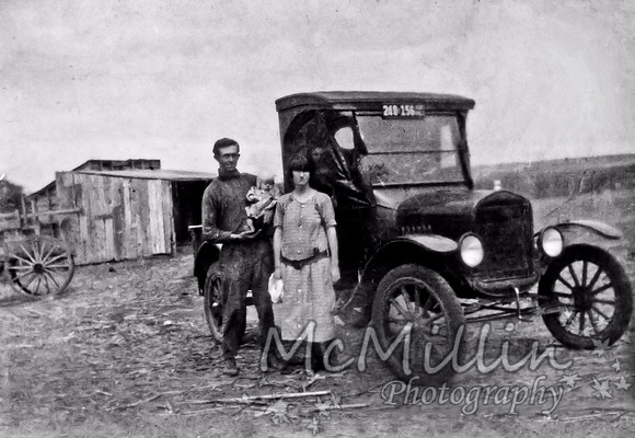 1924 Floyd and Lillie Owen with Ray