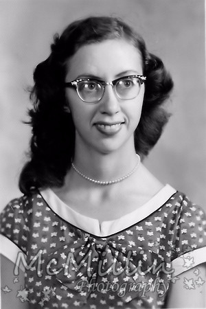 1954 Lois Owen portrait in August