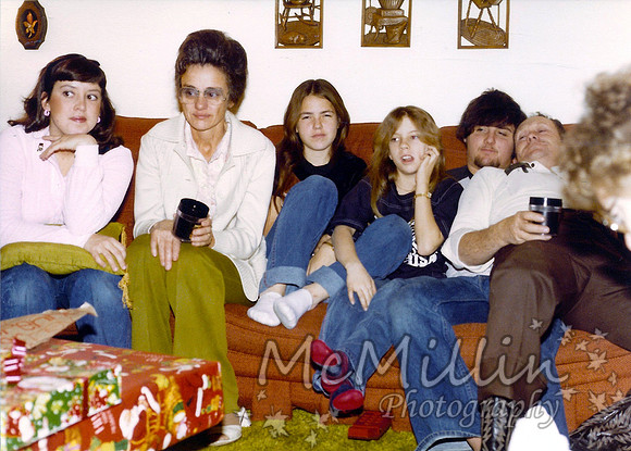 1980 Xmas Pam Jean XX Cheryl Tony Walt