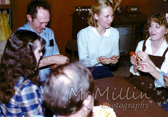 1981 Xmas Dad Pam Walt Susie Deena