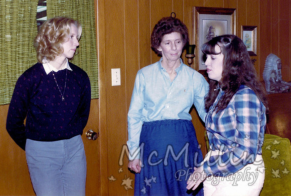 1981 Xmas Debbie Velma Pam