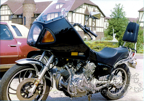 1982 my Virago and car at Pheasant Run apts